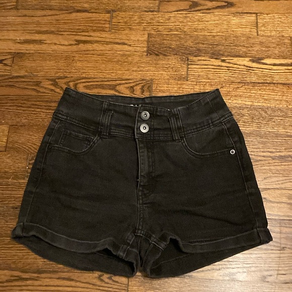 No Boundaries Pants - Black No Boundaries shorts size 9